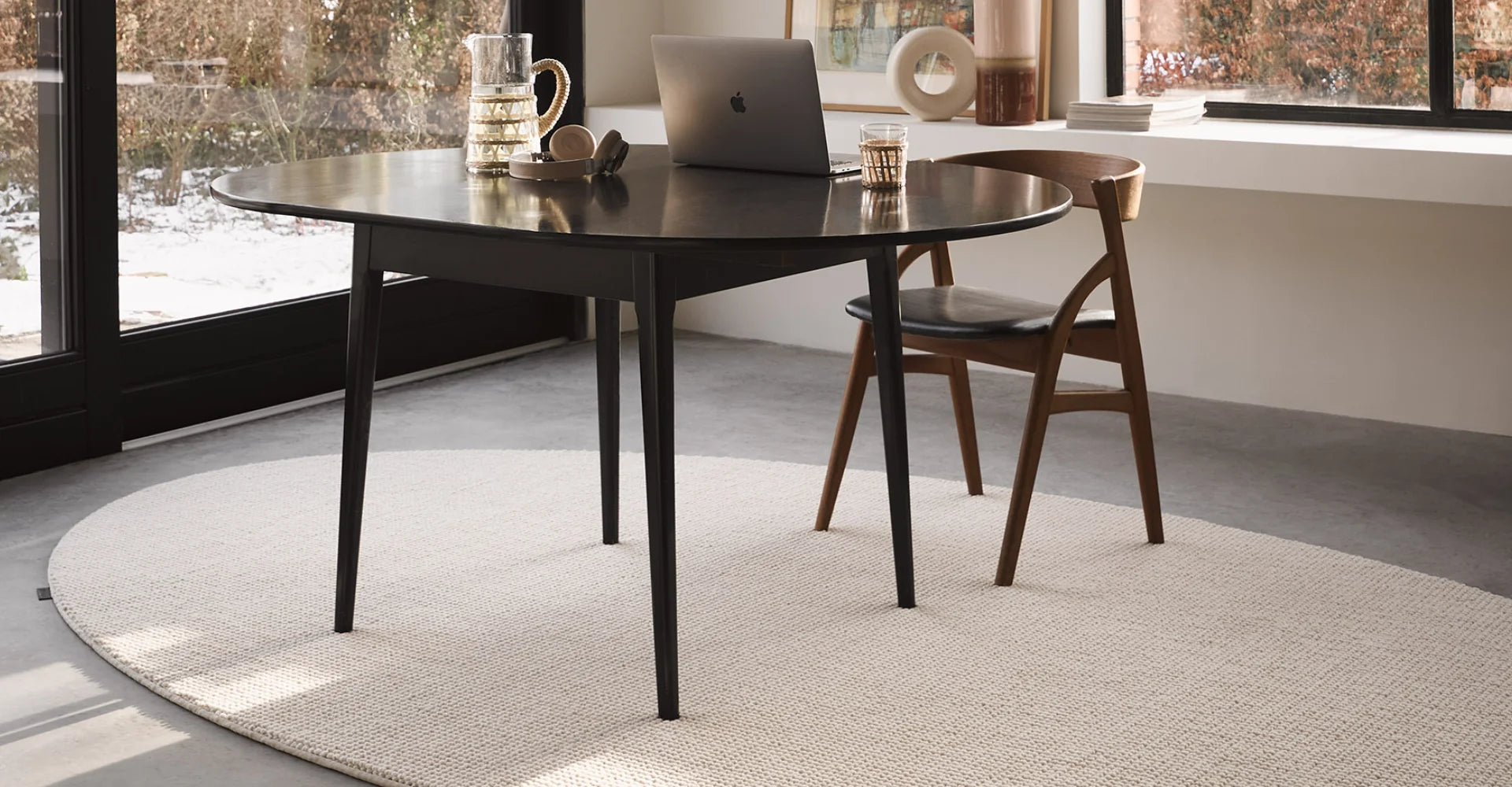 Wollen vloerkleed - Desso Ravèl bij de werktafel