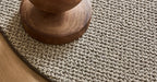Wollen vloerkleed - Desso Mozart close up met bijzettafel